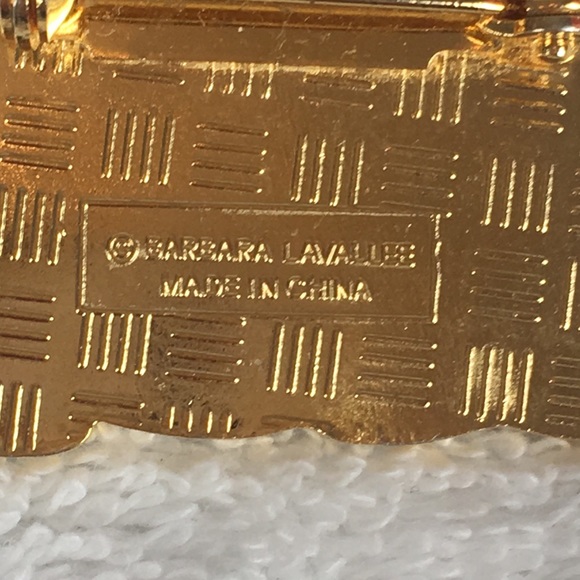 Vintage Barbara Lavalee Brooch Pin Feat. Women Harvest Forage Basket Celebration - Picture 4 of 5